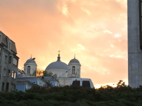 Montanhas ao pôr do sol